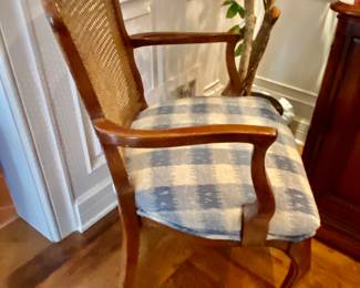 Side view Kindel dining arm chair