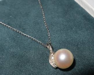 14k chain with pearl and diamonds