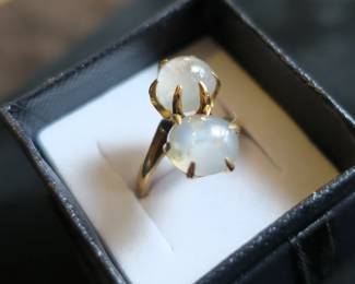 10k yellow gold ring with genuine star sapphires - size 6 1/4