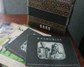 Hohner accordion 2-row - button box. Nice!
