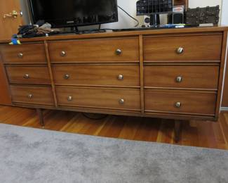 Retro dresser