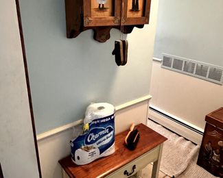 Fantastic collection of country artwork and furniture! 