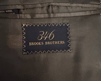 A BEAUTIFUL Collection of NEAR MINT Mens Clothes! Suits, Shirts, Pants, Accessories! HIGH END brands, Brook Brothers, Ralph Lauren, L.L. Bean, Tommy Hilfiger, Nautical and MORE! 