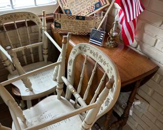 A beautiful 1971 Vintage Ethan Allen Drop Leaf Table and Four Chairs! 