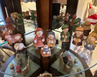Another grouping of great collectibles! Here is a SARAH'S ATTIC Creche! Adorable and 8 pieces!