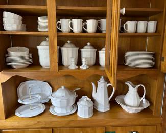 The Pfaltzgraff Collection is growing! Even today we found peons in a tote in the garage! 