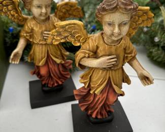 The two lovely cherubs will look great on your mantle! 