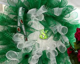 ON THE BANKS OF THE RED CEDAR...THERES A SCHOOL THAT'S KNOWN TO ALL...EVEN IN A WREATH!