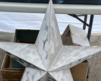 There's a star in the east on St. Charles! 