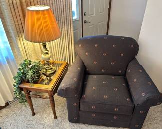 Lovely furniture through the house! Lots of great lamps! 