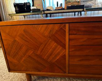 A STUNNING MCM Lane Hope Chest in absolutely superb condition! Key and all original paperwork!  