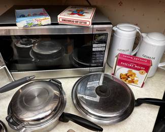 Kitchen ware - Panasonic Microwave - Caliphon, T-Fal and more!