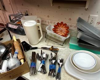 Cutlery and assorted kitchen items!