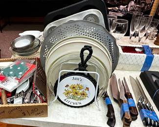 More assorted kitchen! 