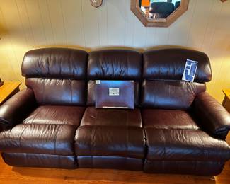 Outstanding La-Z-Boy 3 piece Leather Furniture Set! Buy all 3 pieces together SAVE 20%! 