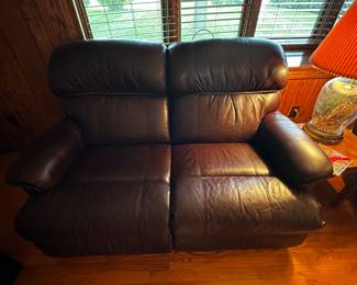Outstanding La-Z-Boy 3 piece Leather Furniture Set! Buy all 3 pieces together SAVE 20%! 