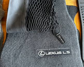 3 sets of LEXUS carpeted floor mats! 