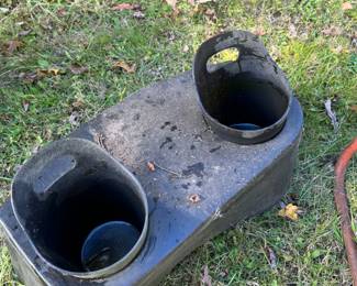 Small duel animal feeder.