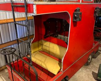 WHAT? A TRAIN? YES! A FOUR CAR TRACKLESS TRAIN! This would be SUPERB for a Pumpkin Farm, City or Township Festival Group etc...