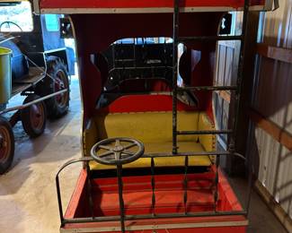 WHAT? A TRAIN? YES! A FOUR CAR TRACKLESS TRAIN! This would be SUPERB for a Pumpkin Farm, City or Township Festival Group etc...