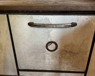 1940’s Montgomery Ward Wood Burning Porcelain Stove! Needs cleaning , but other than that is in GREAT condition! 