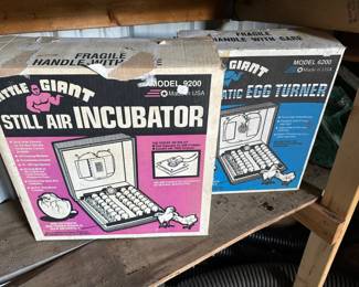 Fantastic LITTLE GIANT Incubator and Egg Turner! Both UNUSED MINT IN THE ORIGINAL BOX! 