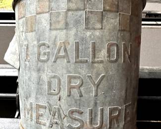 AWESOME VINTAGE PURINA FEED RIGHT METAL FEED BUCKET