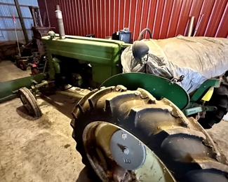 Antique 1952 John Deere MT Tractor! 