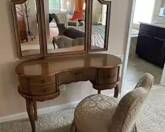 Ladies Antique Vanity 