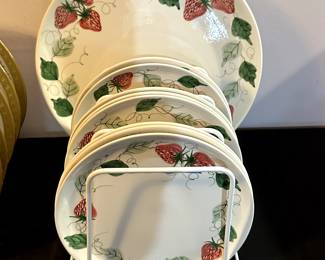 A lovely set of 8 Strawberry Plates with Platter! Made in Italy!