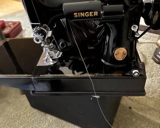 A FANTASTIC SINGER 221-1 FEATHERWEIGHT SEWING MACHINE! COMPLETE! This beauty comes also comes with the original case insert and manual!