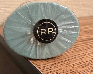 A sealed MINT IN ORIGINAL Robert Piguet Baghari eau de Cologne 4.0oz Paris France Vintage