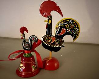 A couples of decorated roosters!