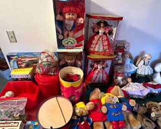 Vintage toys! Cabbage Patch Dolls, Barbie, Paddintgon Bear, Hot Wheels etc...