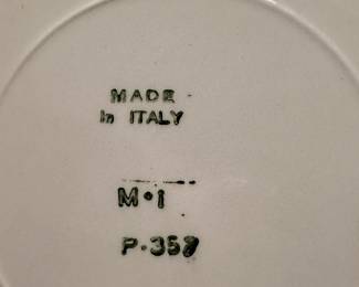 A lovely set of 8 Strawberry Plates with Platter! Made in Italy!