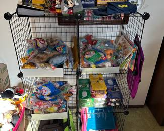 Nice little rack! Lots of U of M items!