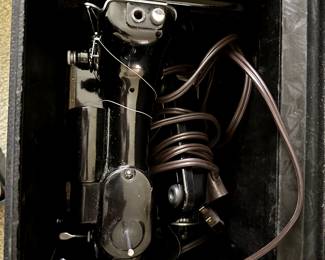 A FANTASTIC SINGER 221-1 FEATHERWEIGHT SEWING MACHINE! COMPLETE! This beauty comes also comes with the original case insert and manual!