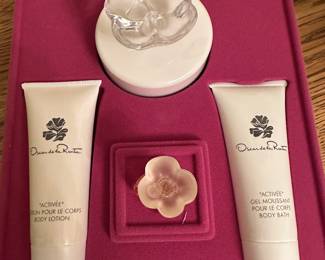 A beautiful box set of Oscar de la Renta Treasures of Romance Perfume!