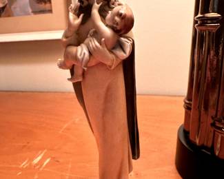 A beautiful Italian Milano figurine!