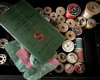 A FANTASTIC SINGER 221-1 FEATHERWEIGHT SEWING MACHINE! COMPLETE! This beauty comes also comes with the original case insert and manual!