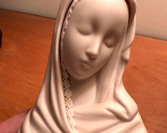 A delicate and beautiful Madonna figurine!