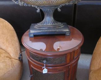 Accent Table/Glass Top