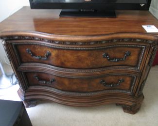 2-Drawer Chest