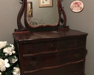 Wonderful swing Mirror dresser. Walnut