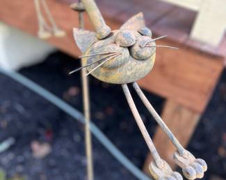 Metal cat decor 