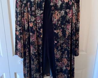 Women's clothing, most 1-2X