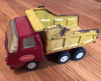 Vintage metal Tonka dumptruck