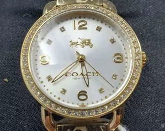 COACH Crystal Bezel Gold Tone Womens Wrist Watch