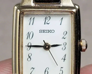Seiko Womens Classic Bracelet Watch Rectangle Face