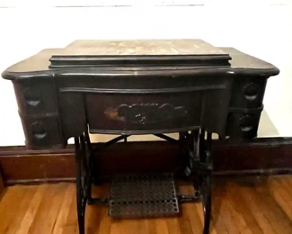 Vintage Sewing Machine, Picture 1 of 2